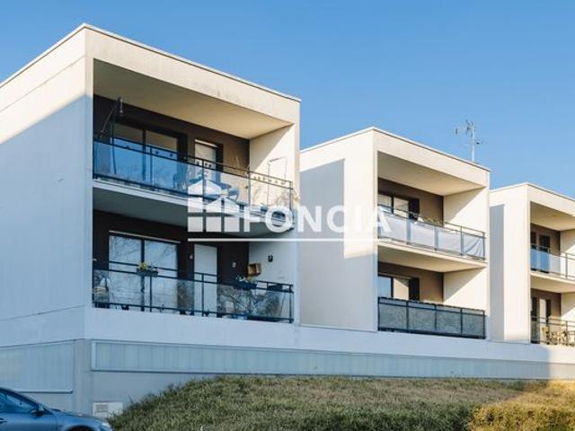 L'HERMITAGE: Dans petite copropriété, très agréable T3 de 67 m2 avec balcon, garage et parking. Libre à la vente