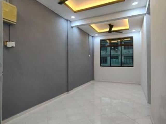 Lima Kedai Low Cost Flat Full Loan Fully Renovated Gelang Patah