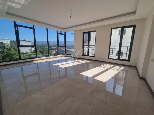 Limax'tan Santral Yolunda Sıfır 3+1 Havuzlu Otoparklı Daire
