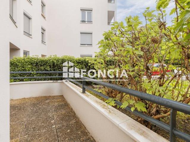 Limite clermont chamalieres. Appartement t3 74 m² avec terrasse, parking et cave