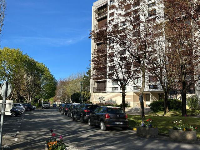 Limite Bourg La Reine, appartement L'HAY LES ROSES 5 pièces 98.97 m²