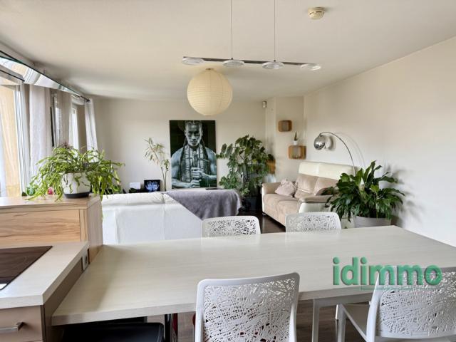 Limite Lyon 8 T4 dernier étage avec Terrasse Parking fermé e