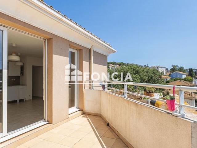 LIMITE PORTE MARINE – Superbe T2 au dernier étage avec grande terrasse, vue dégagée et garage XXL ✨