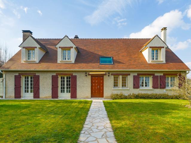 GOUPILLIERES, superbe propriété avec piscine couverte et nom