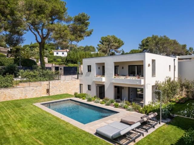 LIMITE VALBONNE VILLA CONTEMPORAINE AVEC PISCINE