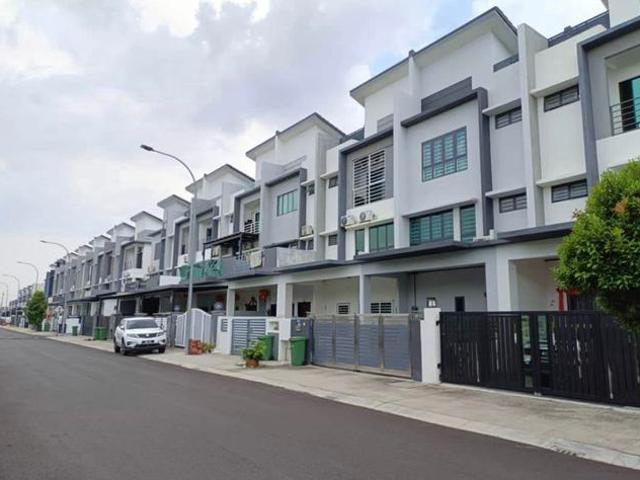 Limited BRAND NEWFace ParkingTelok Gadong Besar Klang25 Sty House