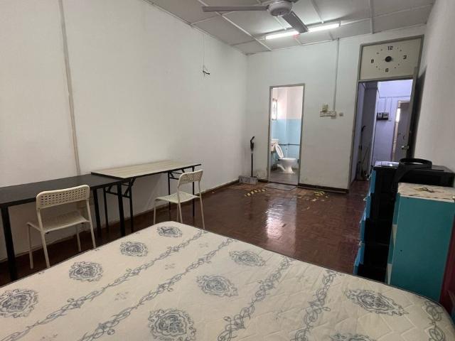 Limited huge and nice master room with private bathroom️️ at ss2, petaling jaya move in immediately