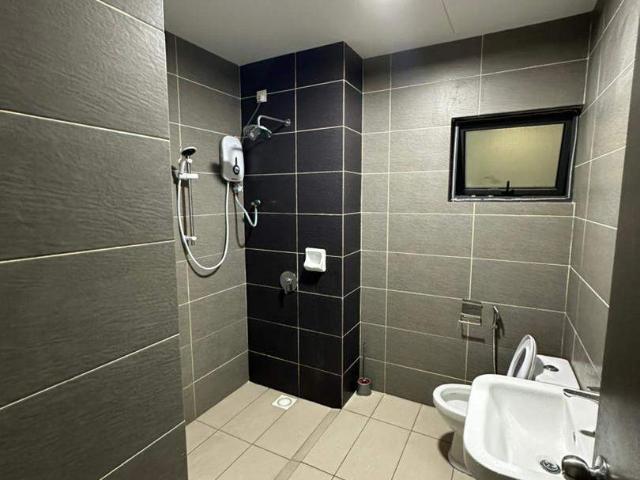 Limited Promotion Medium Room The Henge Kepong Bus to MRT Metro Prima