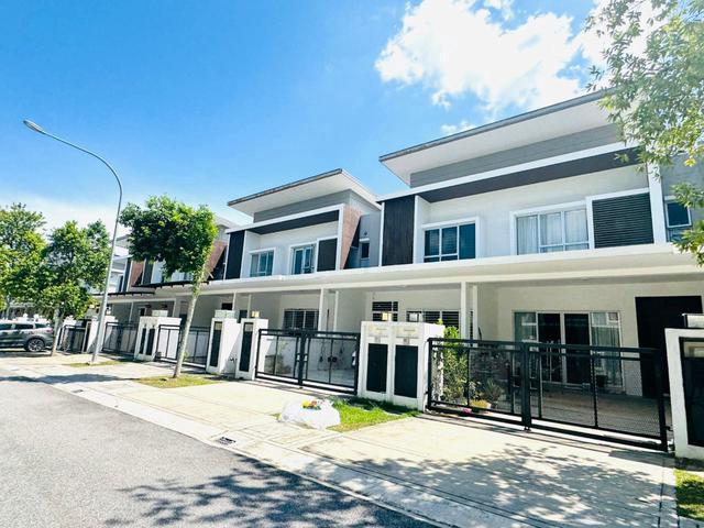 LIMITED UNIT 2 sty House Bandar gamuda garden Lavena rawang