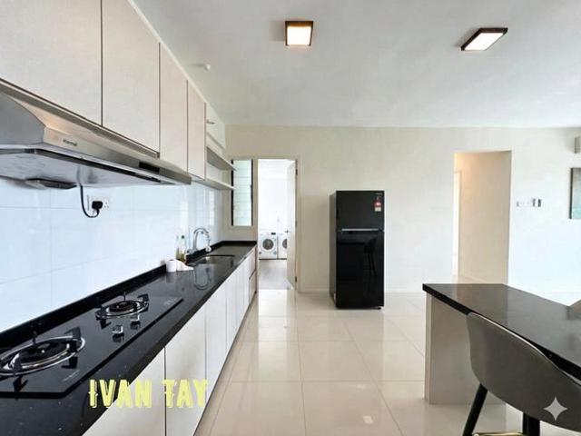 LimitedRaffles Tower Kitchen seaview PWCC Queensbay airport FTZlight