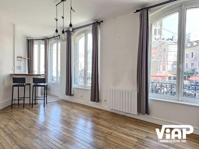 LIMOGES STUDIO DE 25 m² PLACE DES HALLES