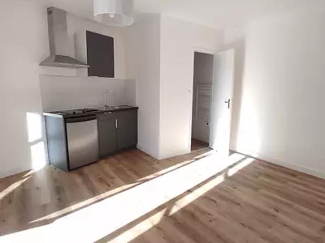 Limoges 87000 Location appartement 1 pièce t1 au dernier étage parking