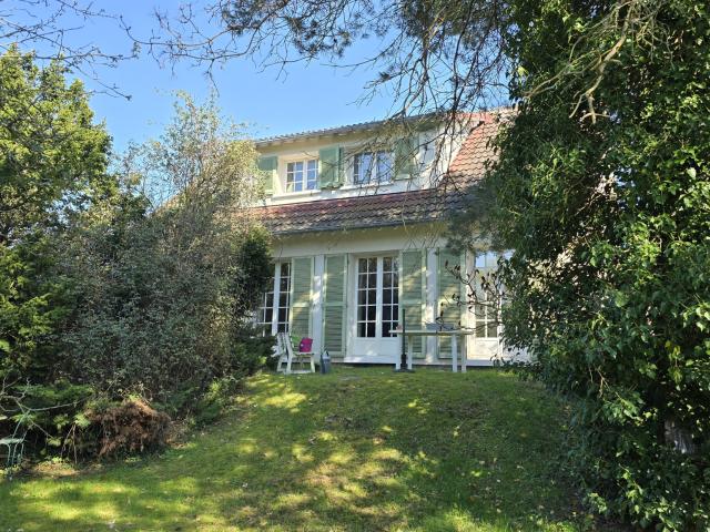 LIMOURS: MAISON 7 PIECES 5 CHAMBRES POSS 6 SOUS SOL TOTAL ET TERRAIN DE 1200M2