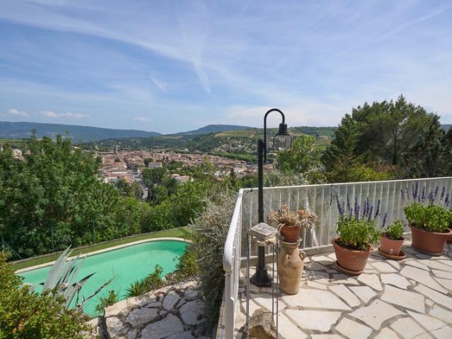 LIMOUX 11300 – MAISON D’ARCHITECTE – 5 PIÈCES – VUE PANORAMIQUE – PISCINE – GARAGE – GRAND TERRAIN CLÔTURÉ