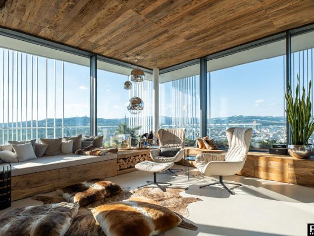 LINZ: Luxuriöses Penthouse im Herzen von Linz mit Pool und Dachgarten