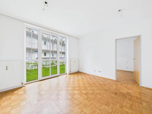 LINZ / URFAHR PLESCHING: Perfekt aufgeteilte WOHNUNG mit ca. 44,4 m² Wohnfläche + Eigengarten ca. 28,7 m² + Parkplatz in der Tiefgarage