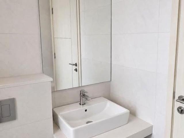 Lincoln Suites D11, Condominium