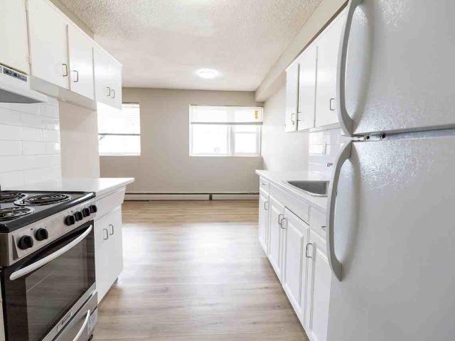 Lincoln Terrace 2 Bedroom Apartment for Rent at 2111 54 Ave Sw, Calgary, AB T3E 1L8 North Glenmore