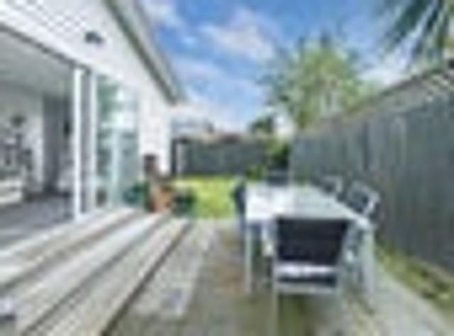 Lincoln, 2 bedrooms, $550 pw