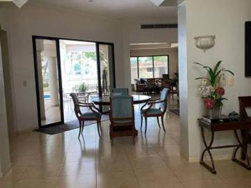 LINDA VILLA AL LAGO A LA VENTA EN LAGUNA DORADA