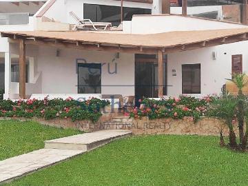 Linda casa con vista al mar ubicada en la urbanizacin boca len