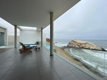 Linda casa con espectacular vista al mar en exclusivo condominio de Asia