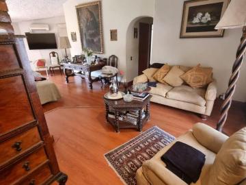 Linda Casa con Extenso Terreno en Las Tortolas La Molina