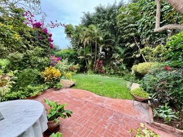 LINDA CASA CON INMEJORABLE UBICACION EN SAN ISIDRO