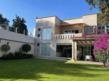 Linda casa, excelentes condiciones frente al parque Lomas de Axomiatla cerca de la supervía poniente