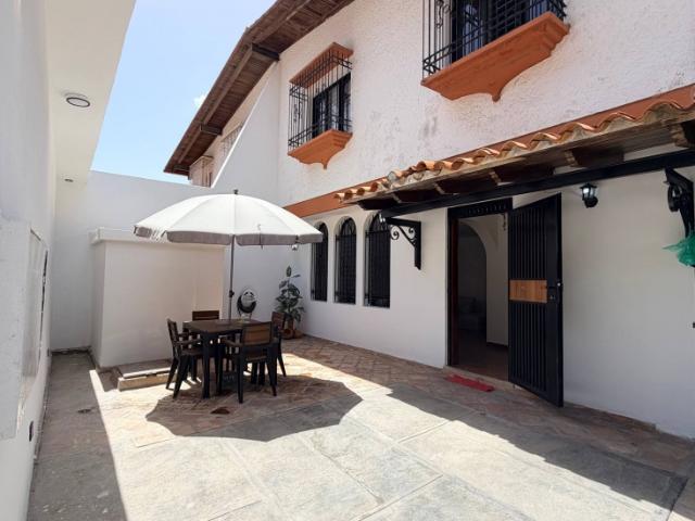 LINDA CASA EN ALTO PRADO, CALLE PRIVADA