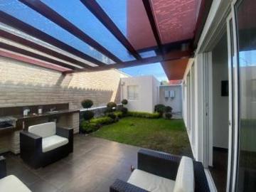 Linda casa en Cumbaya dentro de exclusiva urbanización Sector Santa Inés PR