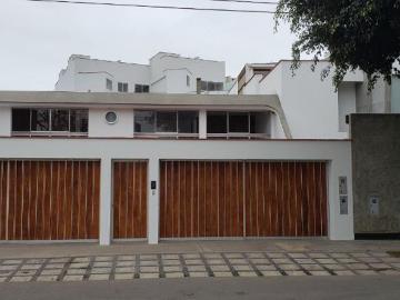 Linda casa en la aurora
