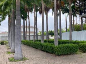 LINDA CASA EN LAGOS DE BATAN DE VENTA EN LA AV. SAMBORONDON