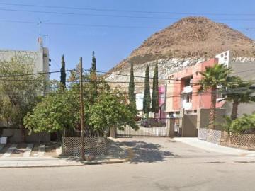 LINDA CASA EN REMATE EN CONDOMINIO CAÑADA DE LOS TAMARINDOS CAÑADAS DEL FLORIDO, TIJUANA, B.C