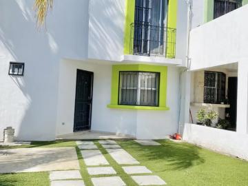 Linda casa en renta en fracc. Anturios | atrás de punto verd