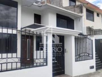 LINDA CASA EN VENTA LORETO LATACUNGA