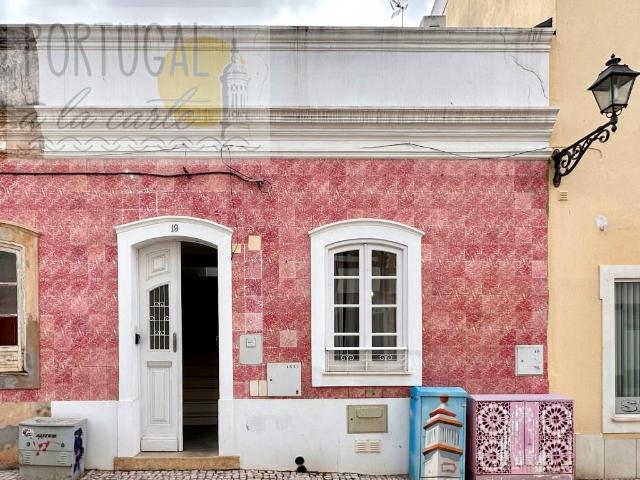 Linda casa geminada tradicional com 3 quartos completamente. 75m² Silves