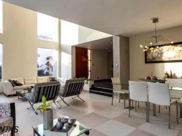 Linda casa independiente c parque techo doble altura en venta en molina vieja