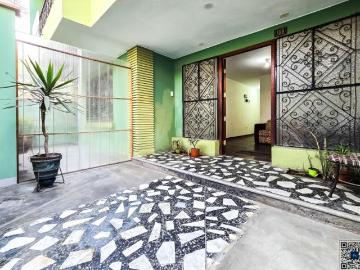 LINDA CASA 3 PISOS F/PARQUE 6 DORMITORIOS 5 BAÑOS US$260,000 NEGOCIABLES