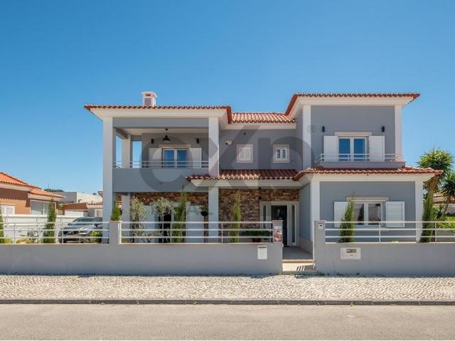 Linda moradia com quatro suítes à venda em Azeitão e inteira. 200m² Azeitão São Lourenço e São Simão