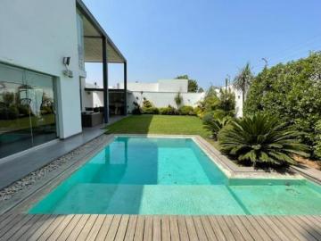 Linda Residencia Moderna Diseñada por Malachowsky Rinconada Alta