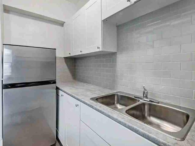 Linden Manor Studio Apartment for Rent at 2024 14th Ave, Regina, SK S4P 0X5 Transitional