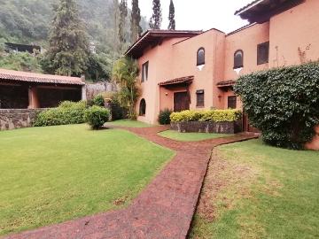 LINDO CONDOMINIO DE CUATRO CASAS CON DISEÑO COLONIAL MEXICANO