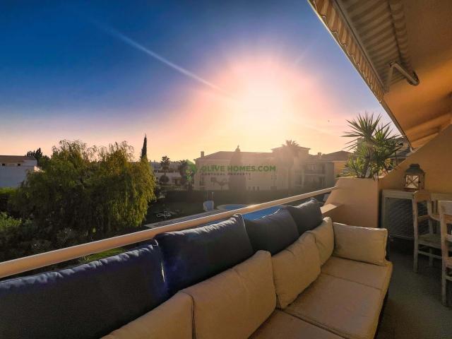 Lindo e espaçoso apartamento duplex de dois quartos com piscina perto da Marina de Vilamoura