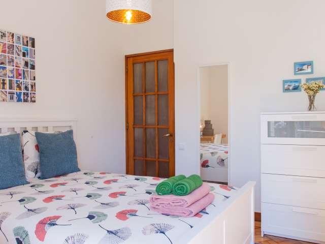 Lindo quarto para alugar em apartamento de 5 quartos em Matosinhos