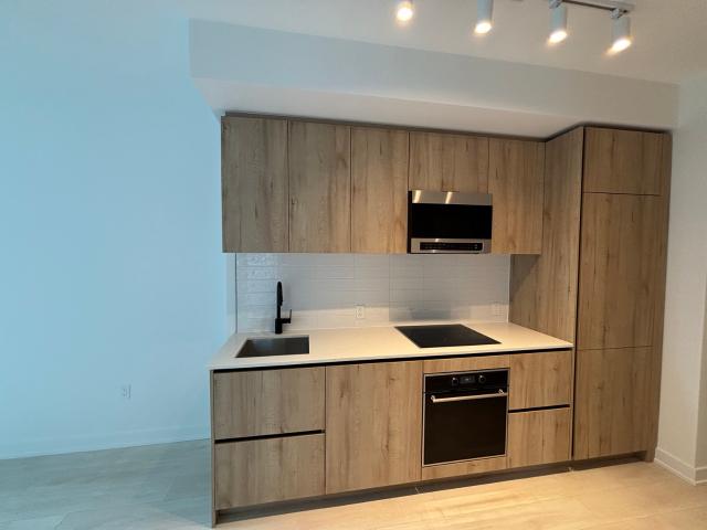 Line 5 Condos Suite 903N [object Promise] for Rent