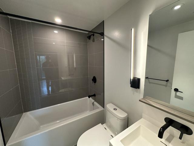 Line 5 Condos 1 Bedroom Apartment for Rent at 117 Broadway Ave, Toronto, ON M4P 1V3 North Toronto