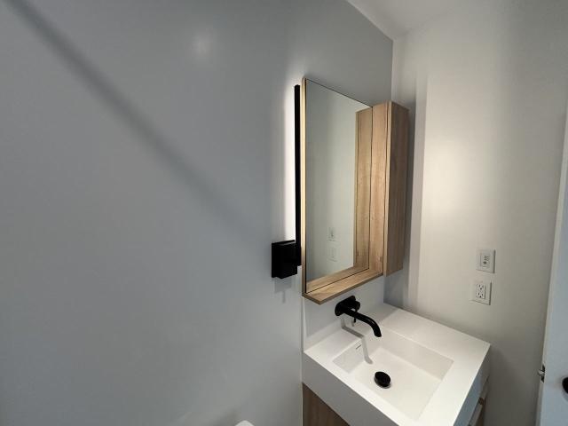 Line 5 Condos 3 Bedroom Apartment for Rent at 117 Broadway Ave, Toronto, ON M4P 1V3 North Toronto