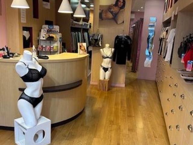 Lingerie, clientèle fidèle, qualitative et récurrente, bon CA, emplacement optimal