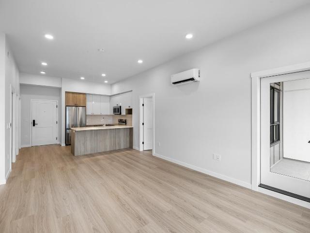 Link 2 Bedroom + Den + 2 Baths [object Promise] for Rent